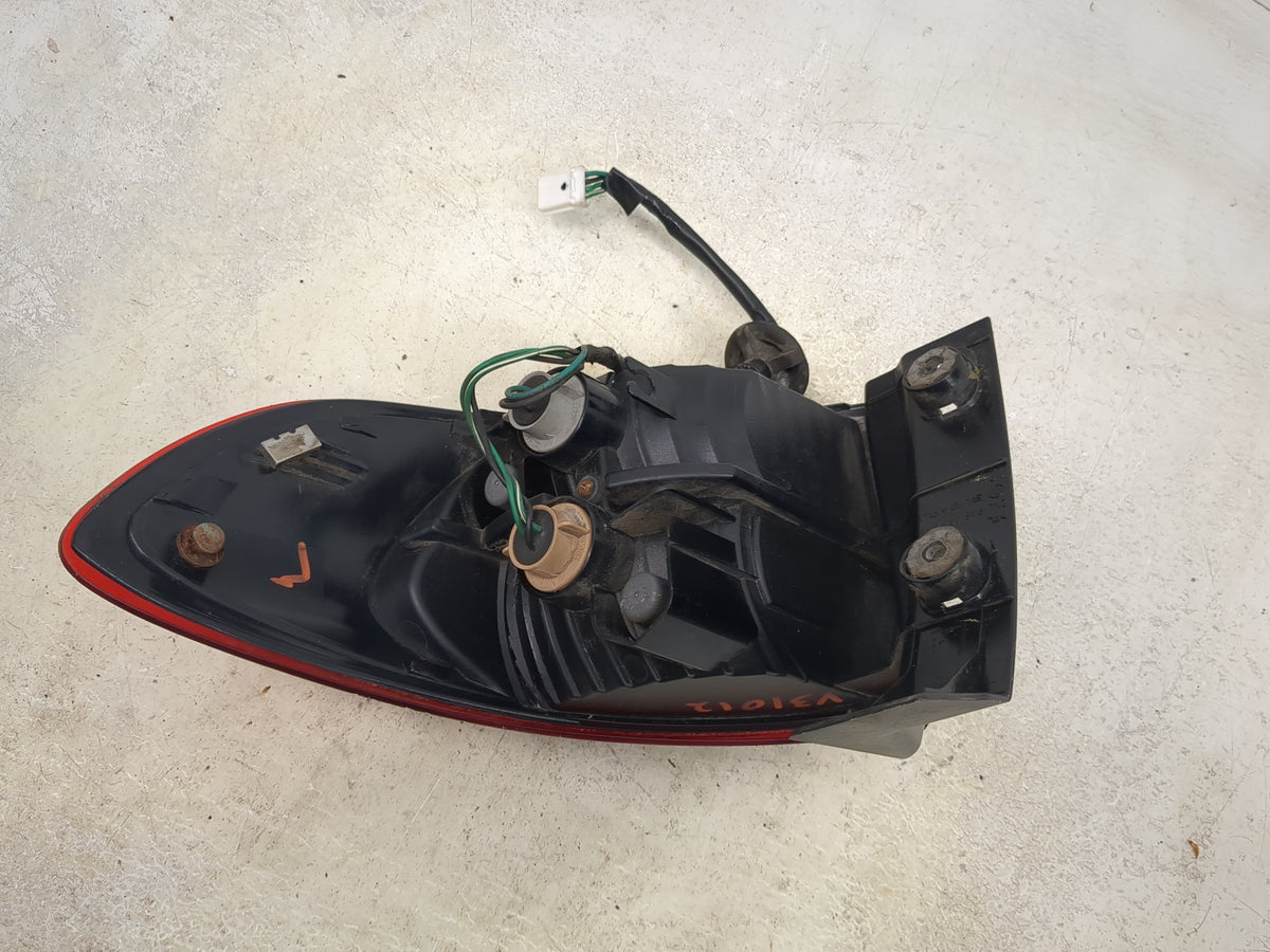 2007 Subaru Tribeca Tail Light Assembly Driver Left OEM P/N:2XL 946 095 Fits Fits 2006 OEM Used Auto Parts - Oemusedautopart