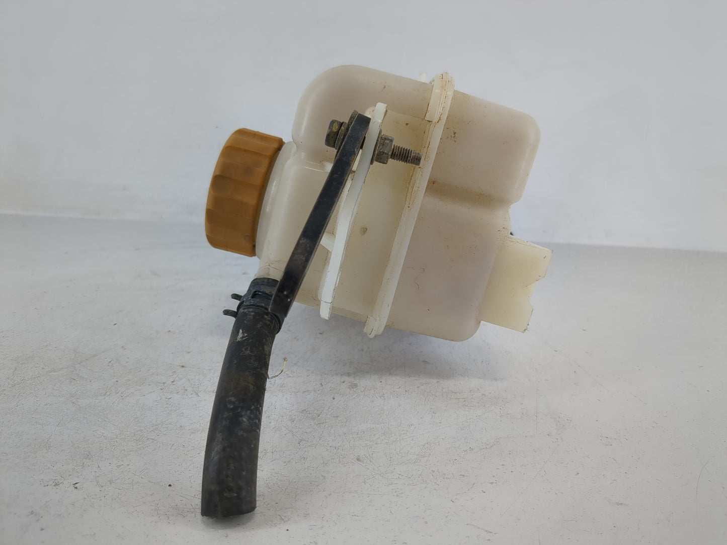 Suzuki Forenza Windshield Washer Fluid Reservoir Bottle Oem - Oemusedautoparts1.com