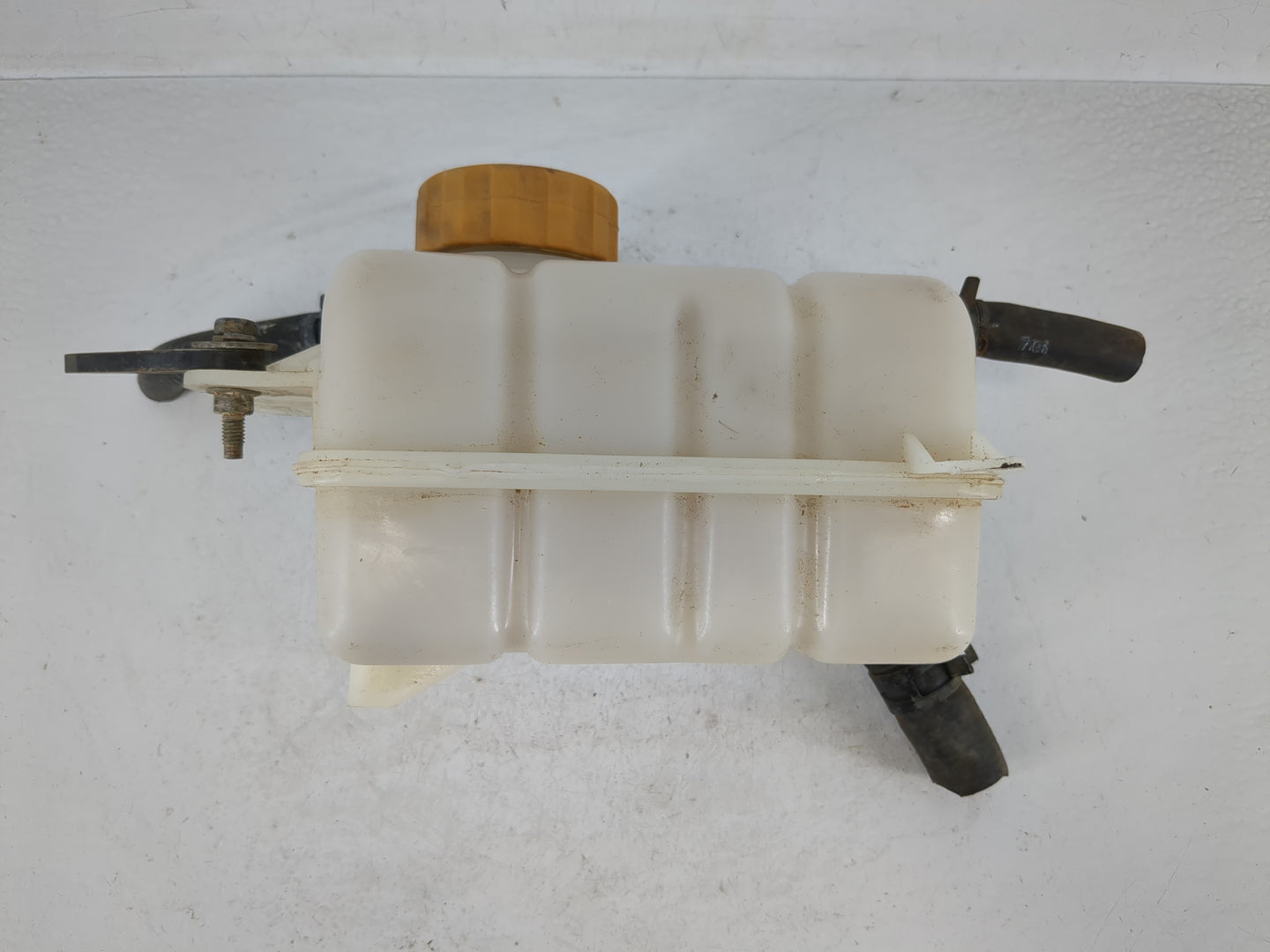 Suzuki Forenza Windshield Washer Fluid Reservoir Bottle Oem - Oemusedautoparts1.com