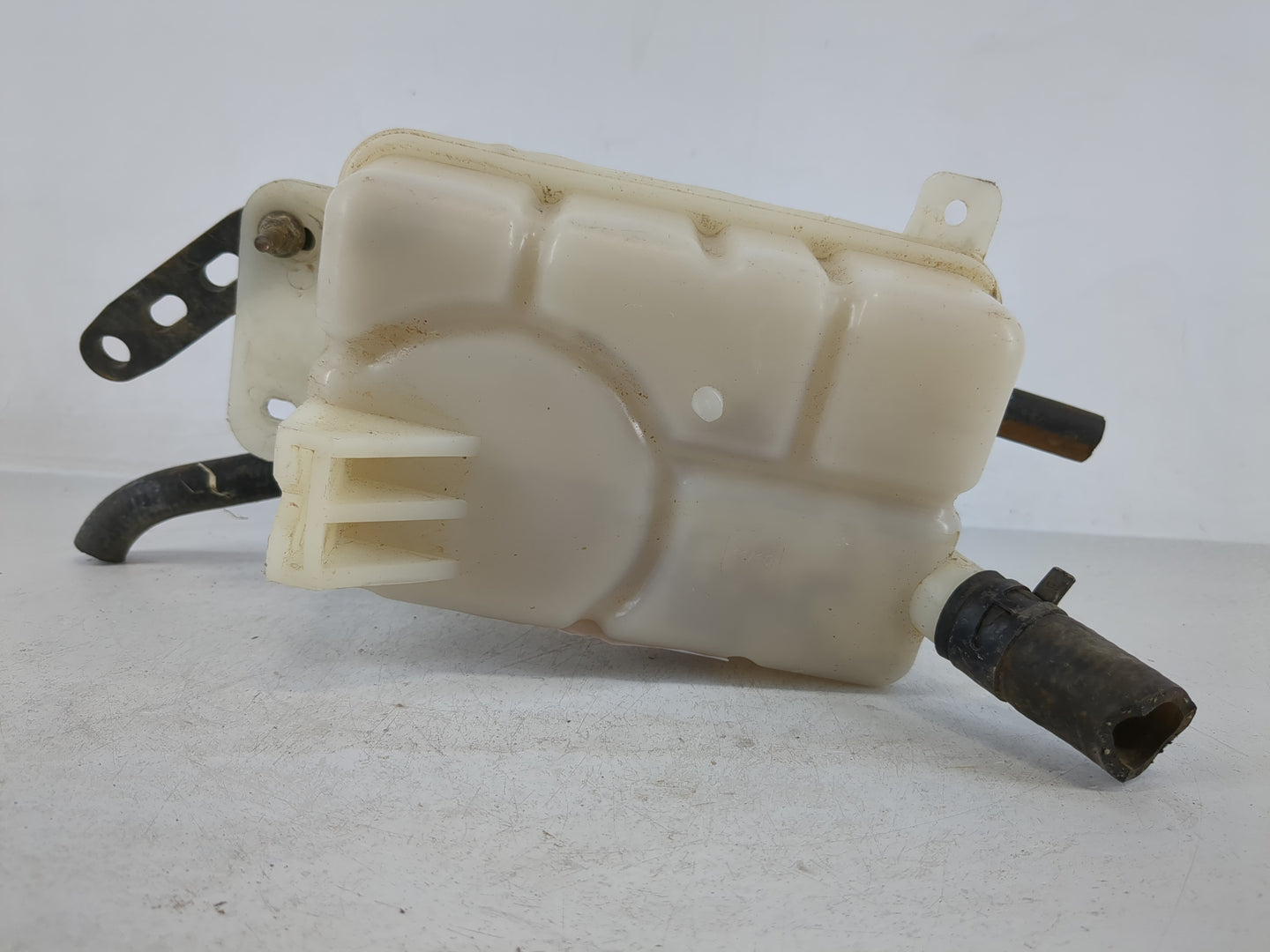 Suzuki Forenza Windshield Washer Fluid Reservoir Bottle Oem - Oemusedautoparts1.com
