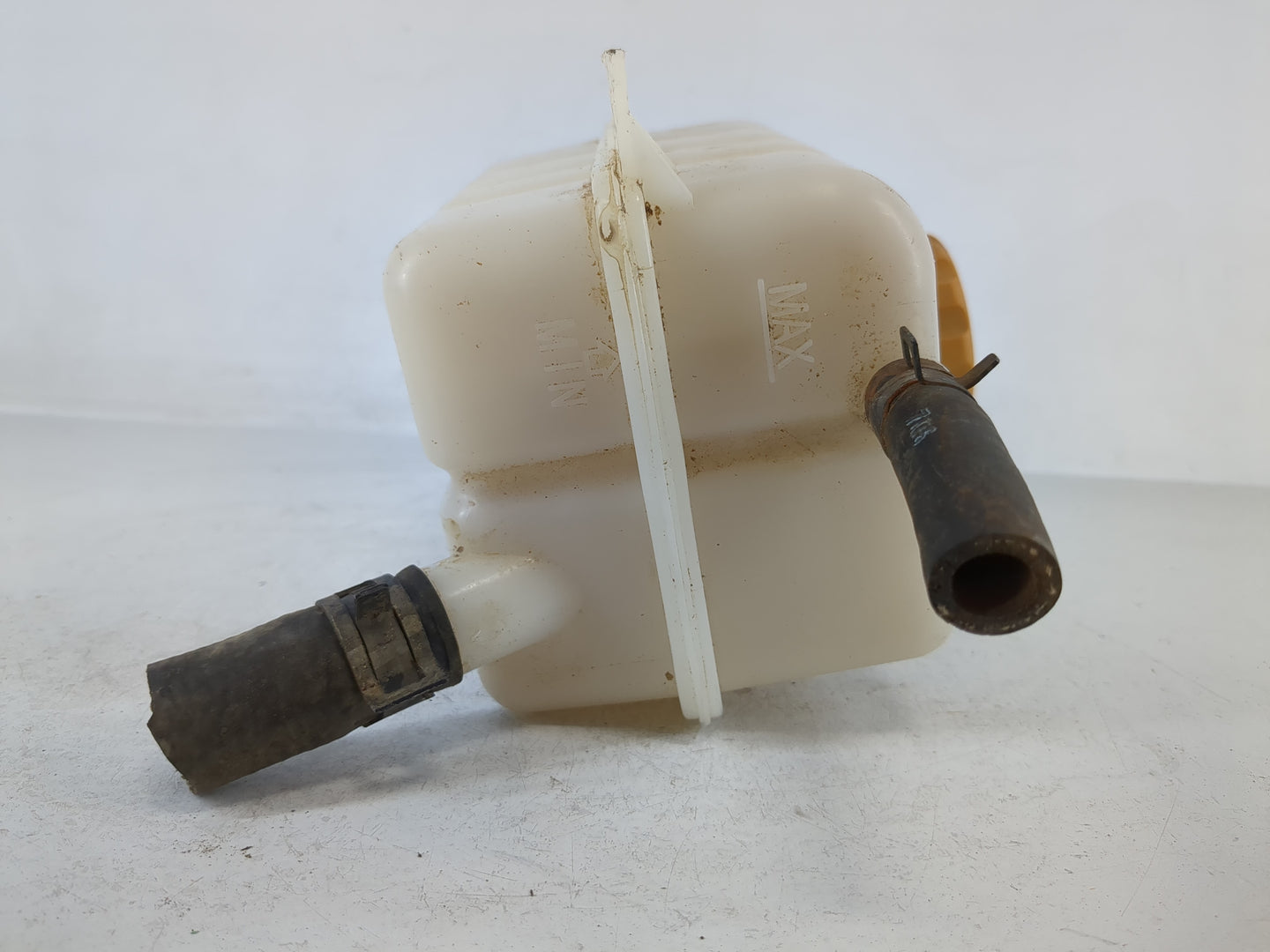 Suzuki Forenza Windshield Washer Fluid Reservoir Bottle Oem - Oemusedautoparts1.com