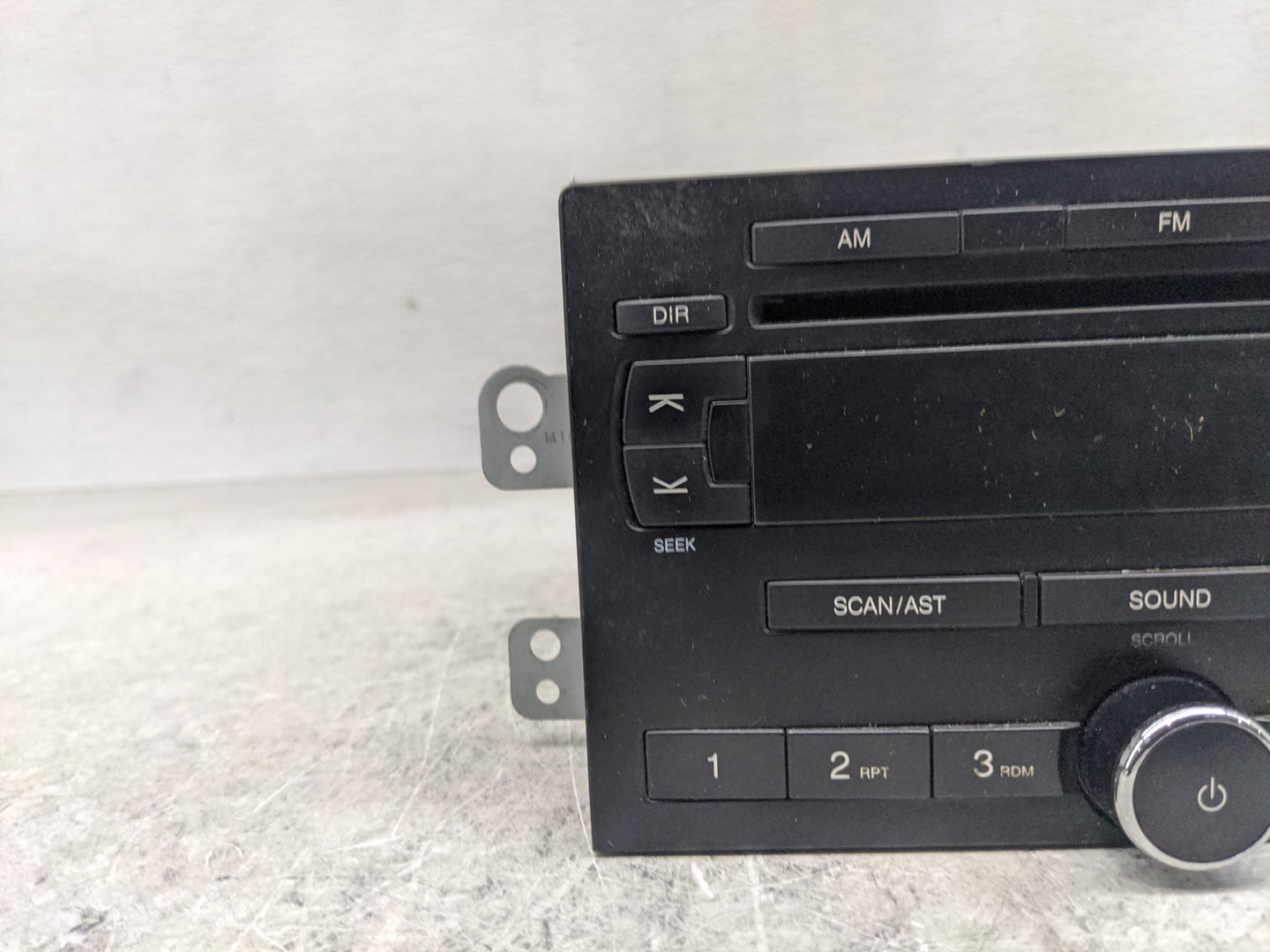 2005-2008 Suzuki Forenza Am Fm Cd Player Radio Receiver 1361507 - Oemusedautoparts1.com