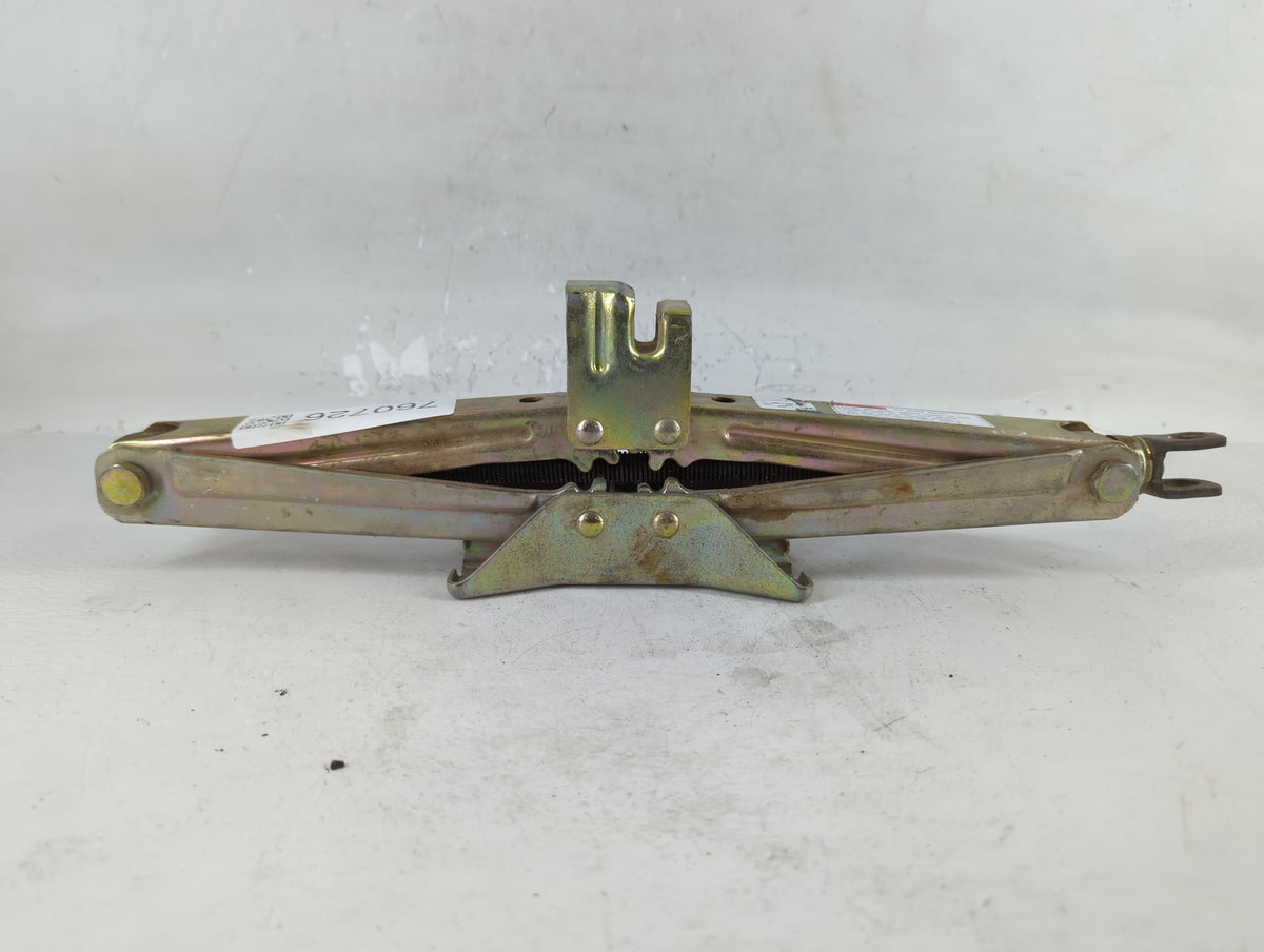 2007 Suzuki Grand Vitara Spare Scissor Car Jack - Oemusedautoparts1.com