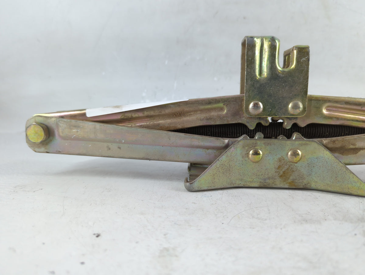 2007 Suzuki Grand Vitara Spare Scissor Car Jack - Oemusedautoparts1.com