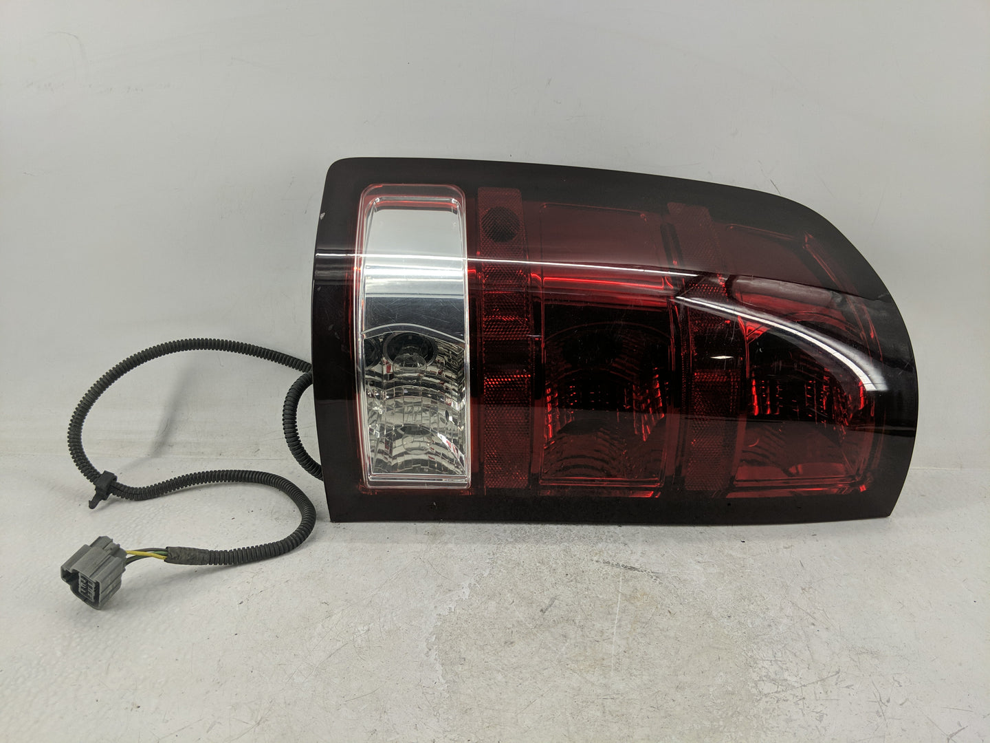 2007 Suzuki Sidekick Tail Light Assembly Driver Left OEM P/N:320129 Fits OEM Used Auto Parts - Oemusedautoparts1.com