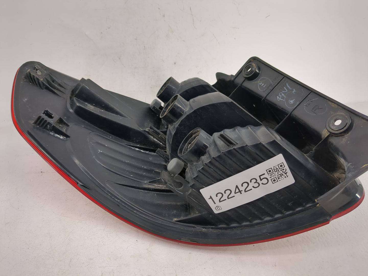 2007-2013 Suzuki Sx4 Tail Light Assembly Passenger Right OEM P/N:220-59100 Fits Fits 2007 2008 2009 2010 2011 2012 2013 OEM 