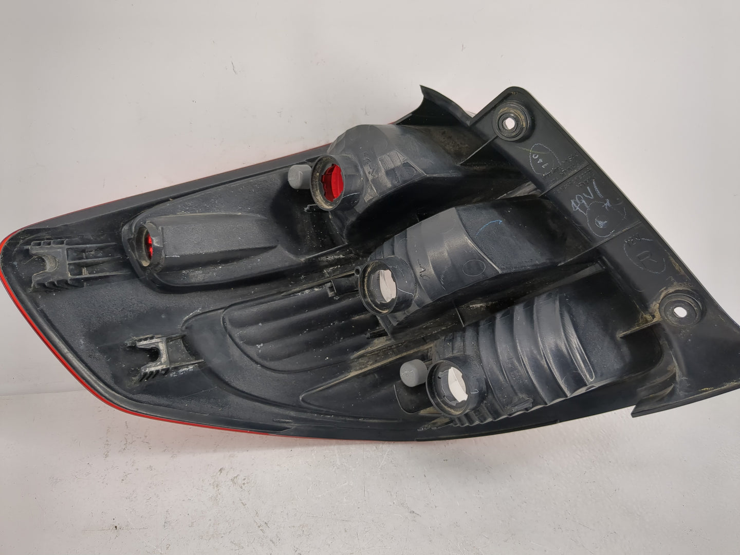 2007-2013 Suzuki Sx4 Tail Light Assembly Passenger Right OEM P/N:220-59100 Fits Fits 2007 2008 2009 2010 2011 2012 2013 OEM 
