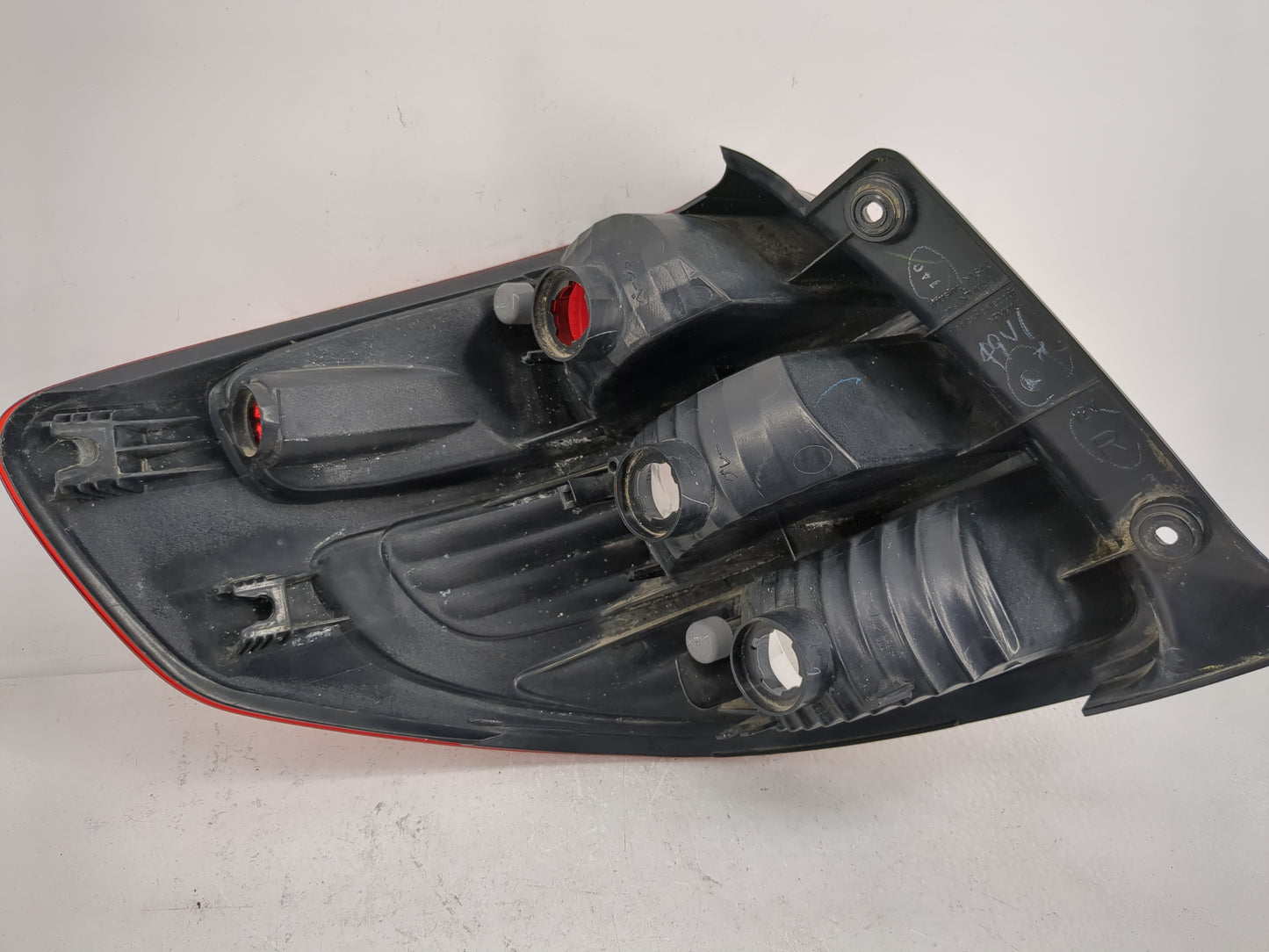 2007-2013 Suzuki Sx4 Tail Light Assembly Passenger Right OEM P/N:220-59100 Fits Fits 2007 2008 2009 2010 2011 2012 2013 OEM 