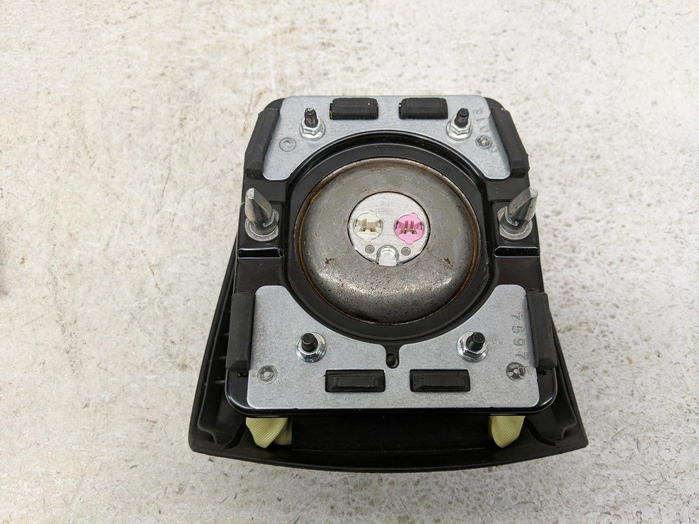 2007 Suzuki Vitara Air Bag Driver Left Steering Wheel Mounted Fits Fits 2006 2008 OEM Used Auto Parts - Oemusedautoparts1.co
