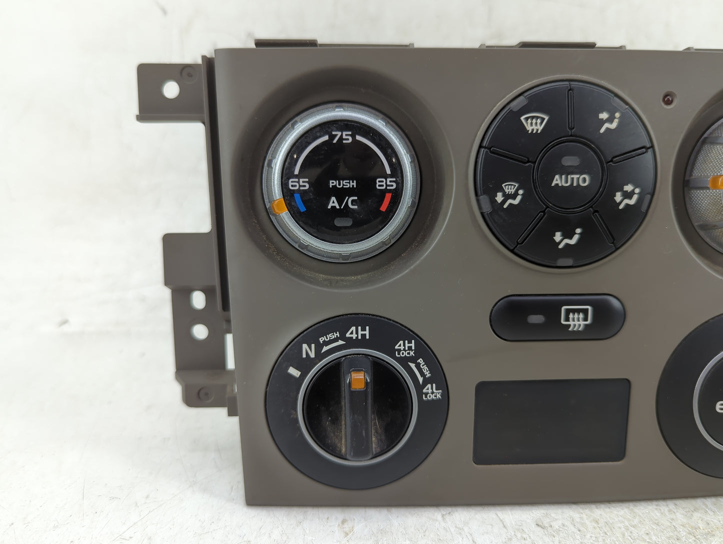 2007 Suzuki Vitara Climate Control Module Temperature AC/Heater Replacement P/N:39510-65J52-CAU Fits Fits 2008 OEM Used Auto