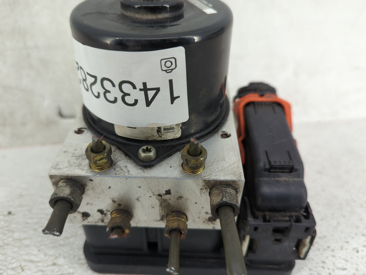 2007 Suzuki Vitara ABS Pump Control Module Replacement Fits Fits 2006 2008 OEM Used Auto Parts - Oemusedautoparts1.com