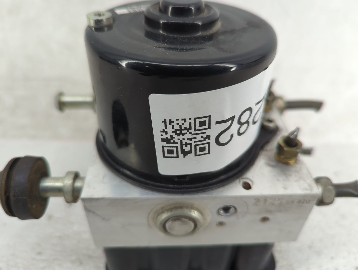 2007 Suzuki Vitara ABS Pump Control Module Replacement Fits Fits 2006 2008 OEM Used Auto Parts - Oemusedautoparts1.com