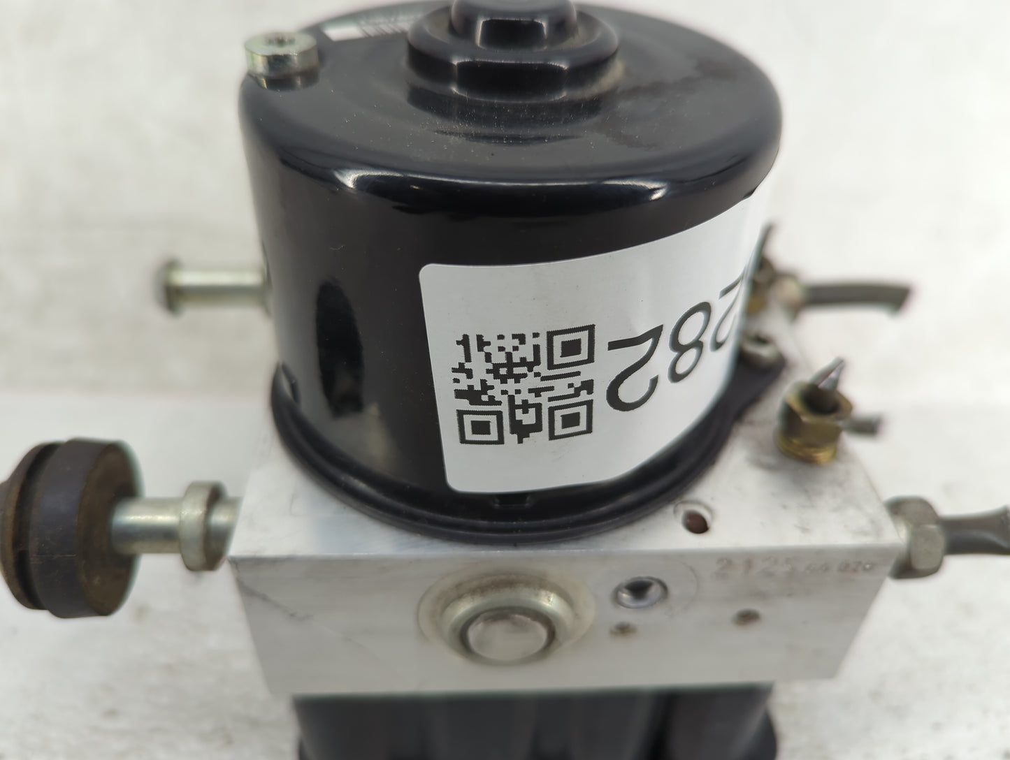 2007 Suzuki Vitara ABS Pump Control Module Replacement Fits Fits 2006 2008 OEM Used Auto Parts - Oemusedautoparts1.com