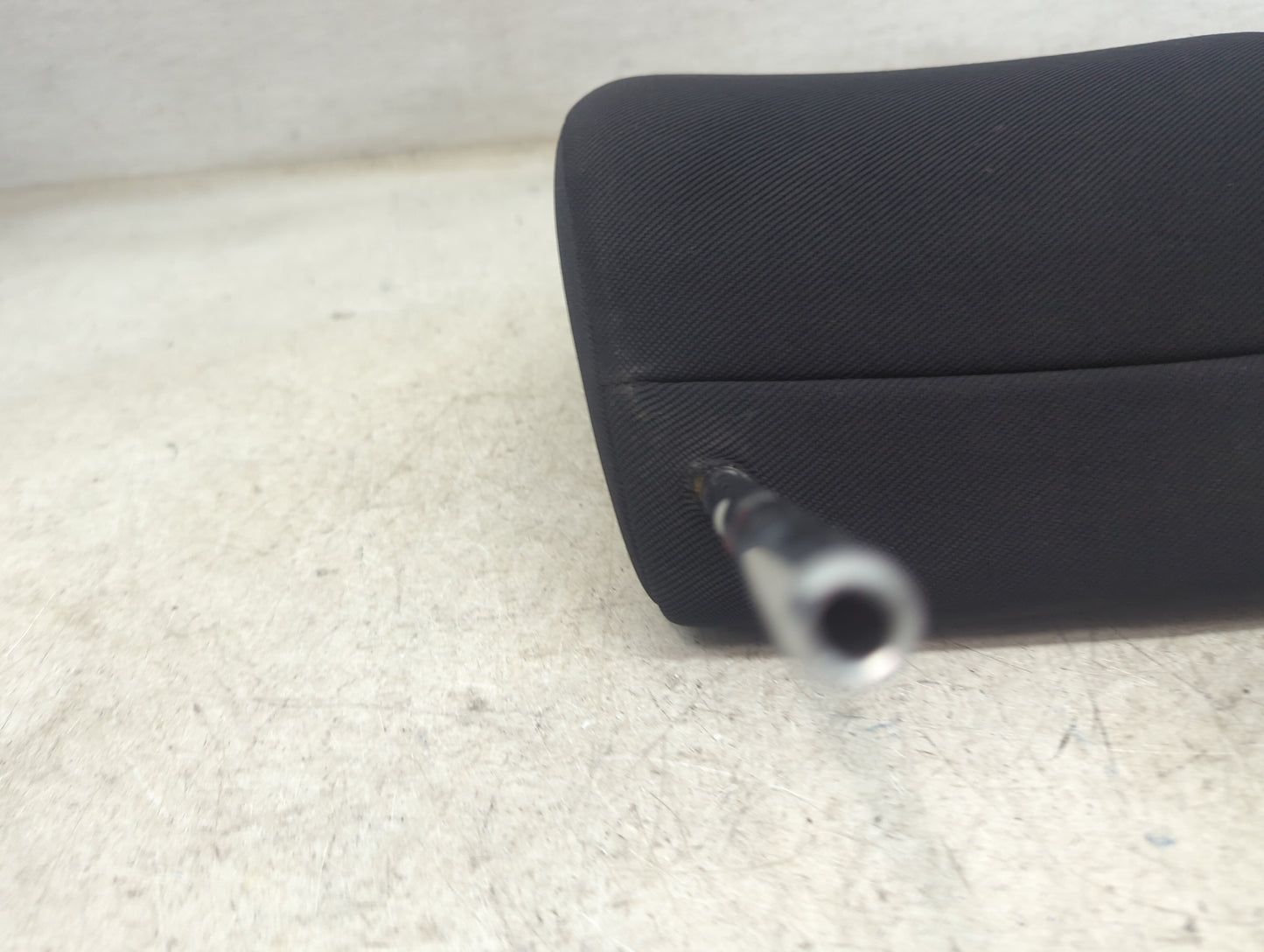 2007 Suzuki Vitara Headrest Head Rest Front Driver Seat Black - Oemusedautoparts1.com