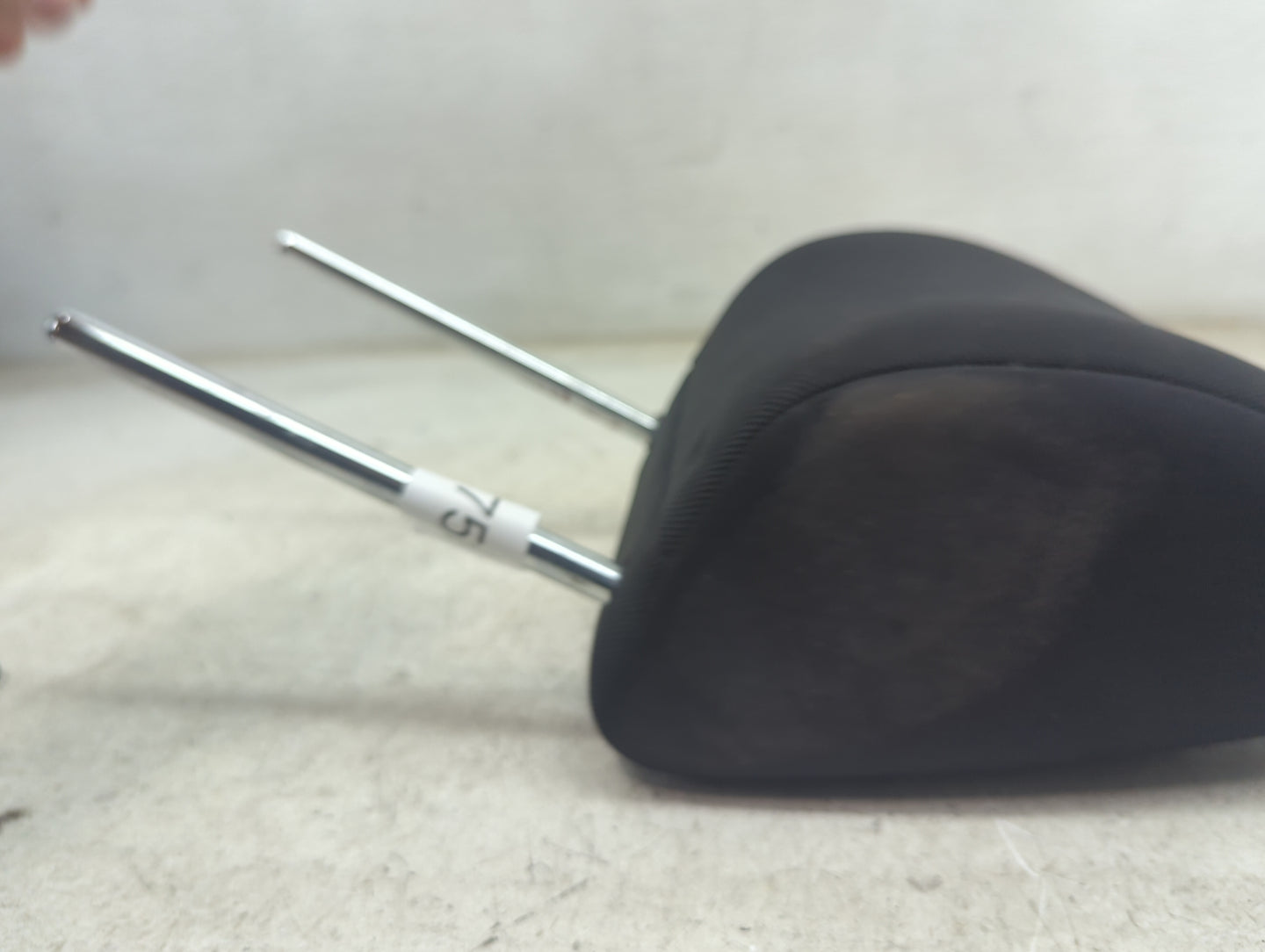 2007 Suzuki Vitara Headrest Head Rest Front Driver Seat Black - Oemusedautoparts1.com
