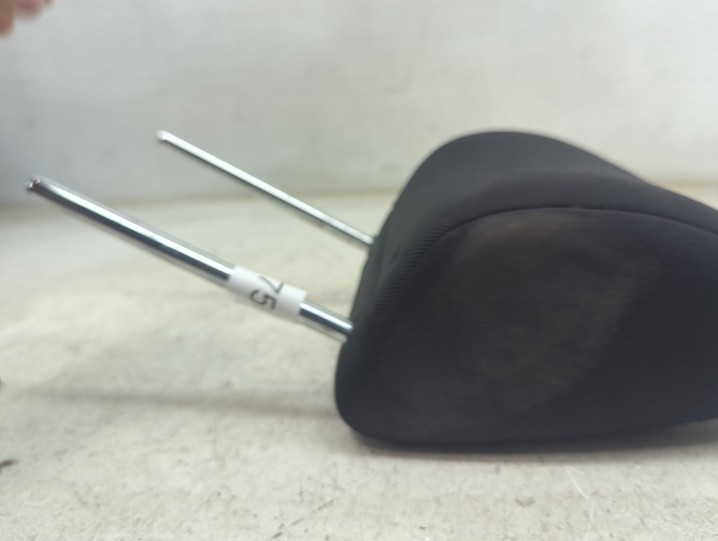 2007 Suzuki Vitara Headrest Head Rest Front Driver Seat Black - Oemusedautoparts1.com
