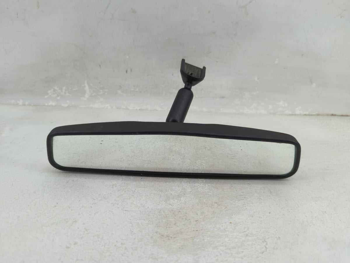 2007 Suzuki Xl-7 Interior Rear View Mirror Replacement OEM P/N:E8011083 Fits OEM Used Auto Parts - Oemusedautoparts1.com