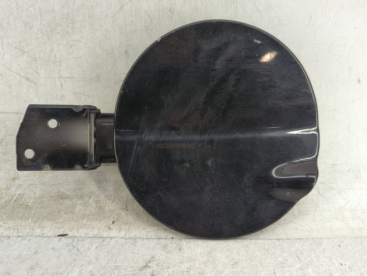 2007 Suzuki Xl-7 Fuel Tank Door Lid Gas Tank Black - Oemusedautoparts1.com