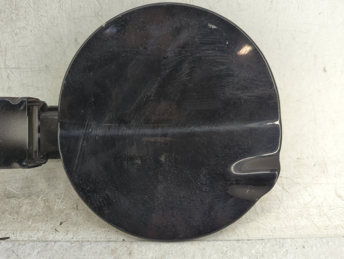 2007 Suzuki Xl-7 Fuel Tank Door Lid Gas Tank Black - Oemusedautoparts1.com