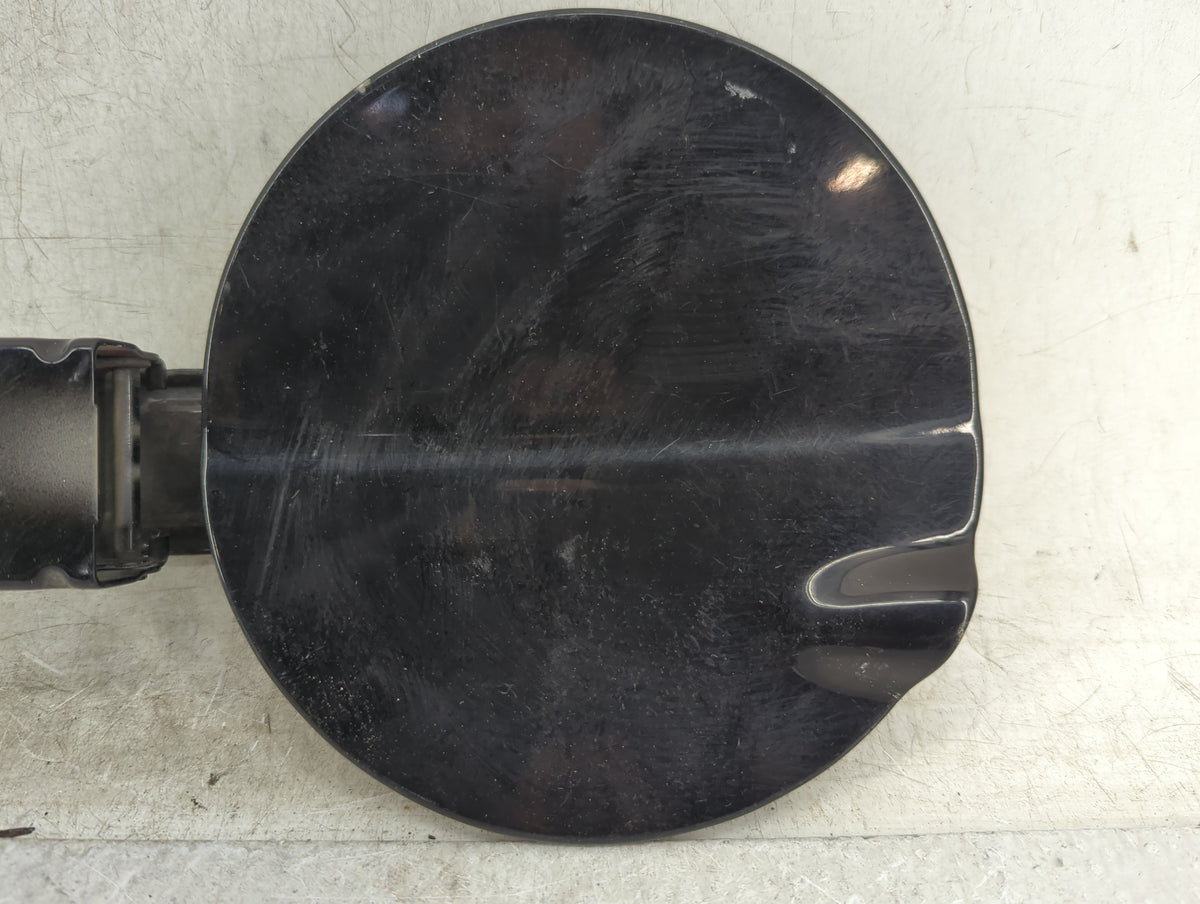 2007 Suzuki Xl-7 Fuel Tank Door Lid Gas Tank Black - Oemusedautoparts1.com