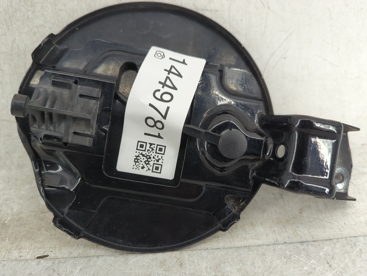 2007 Suzuki Xl-7 Fuel Tank Door Lid Gas Tank Black - Oemusedautoparts1.com
