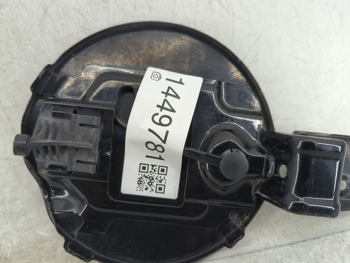 2007 Suzuki Xl-7 Fuel Tank Door Lid Gas Tank Black - Oemusedautoparts1.com