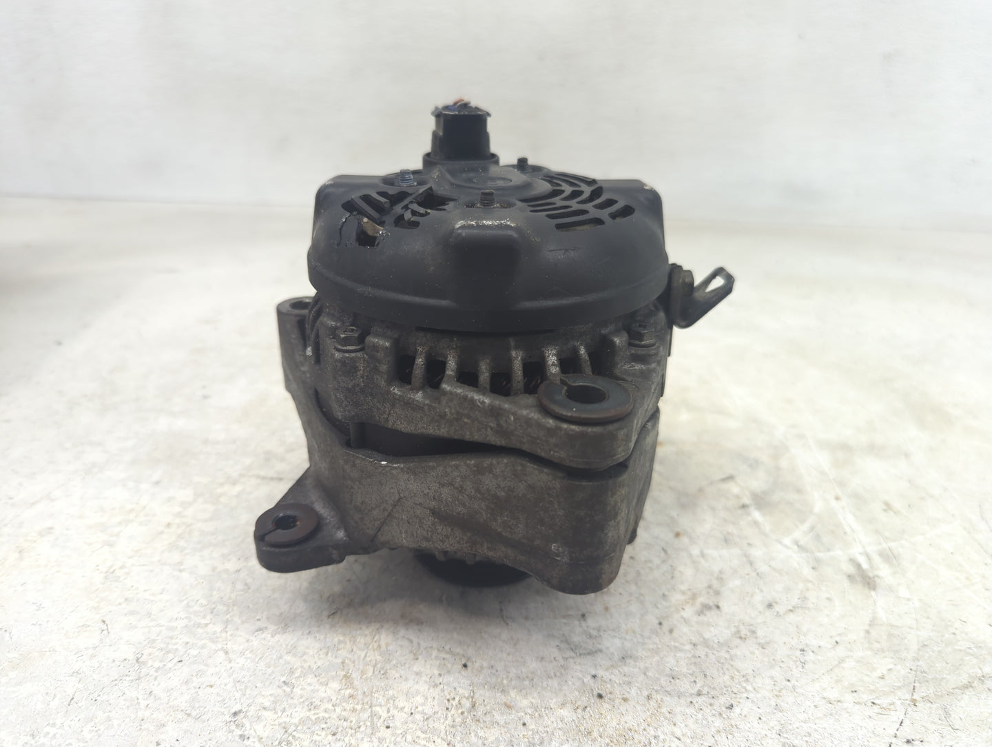 2003-2009 Toyota 4runner Alternator Replacement Generator Charging Assembly Engine OEM P/N:27060-50320 Fits OEM Used Auto Pa