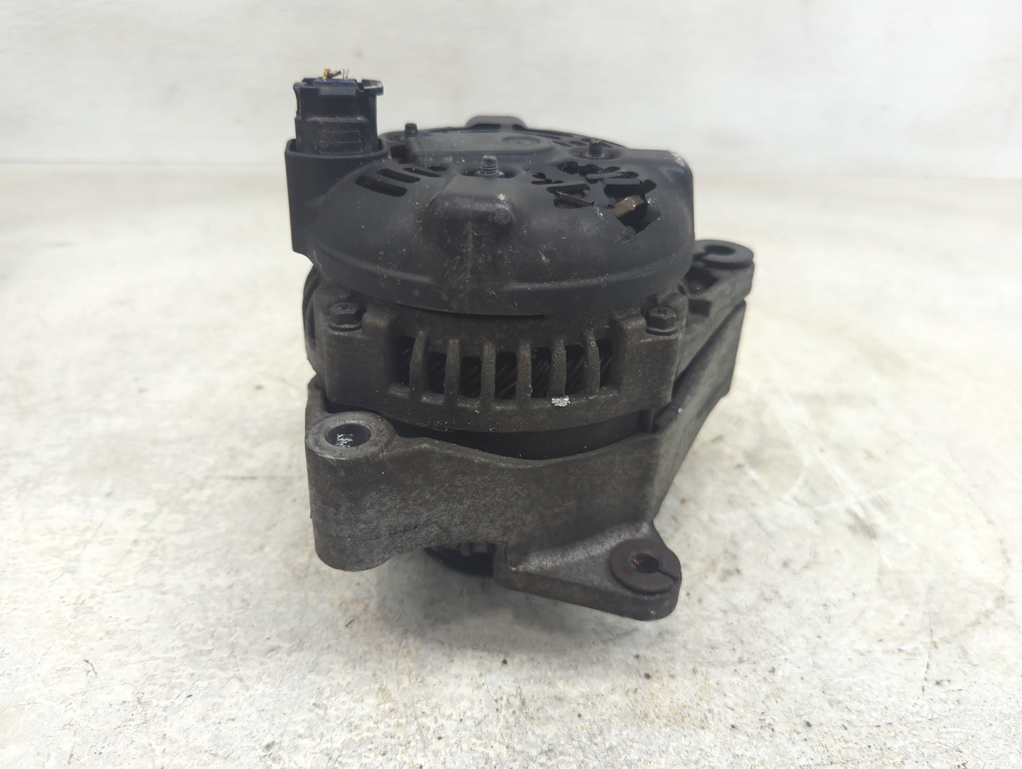 2003-2009 Toyota 4runner Alternator Replacement Generator Charging Assembly Engine OEM P/N:27060-50320 Fits OEM Used Auto Pa