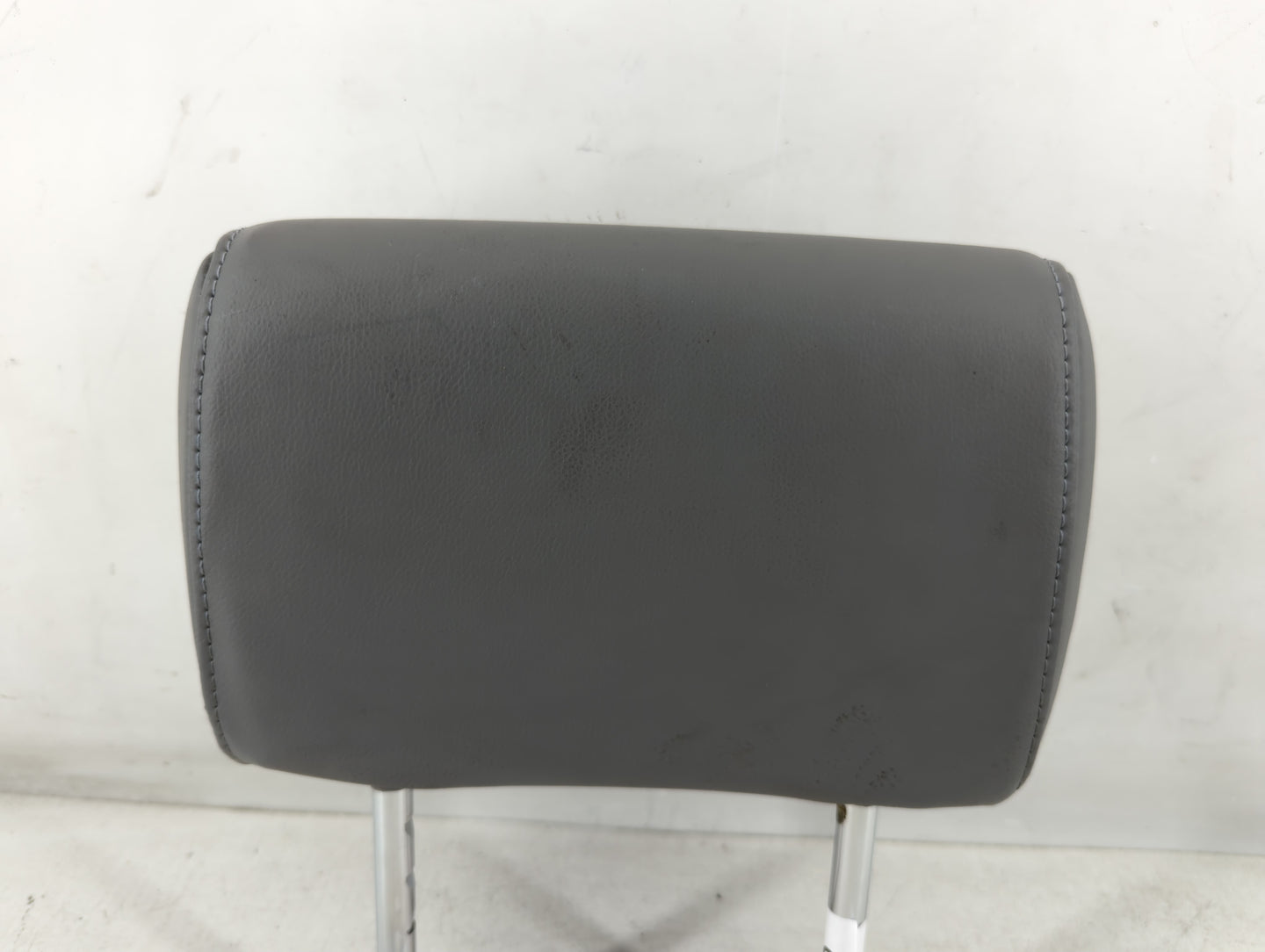 2005-2007 Toyota Avalon Headrest Head Rest Rear Seat Fits Fits 2005 2006 2007 OEM Used Auto Parts - Oemusedautoparts1.com