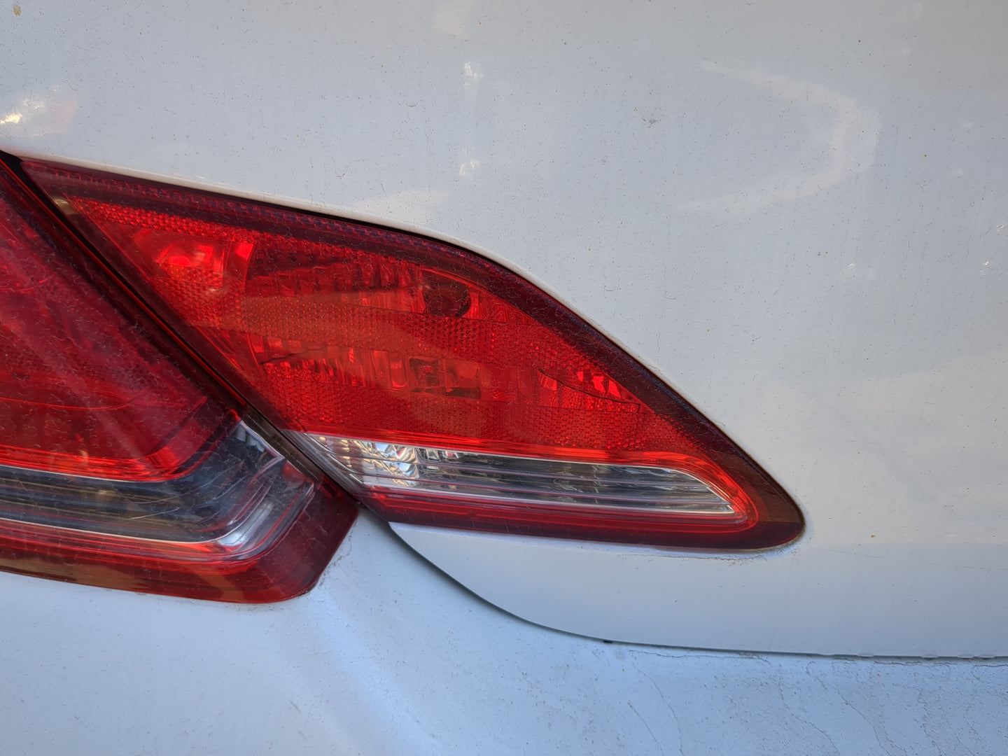2005-2010 Toyota Avalon Driver Left Side Deck Lid Mounted Tail Light - Oemusedautoparts1.com