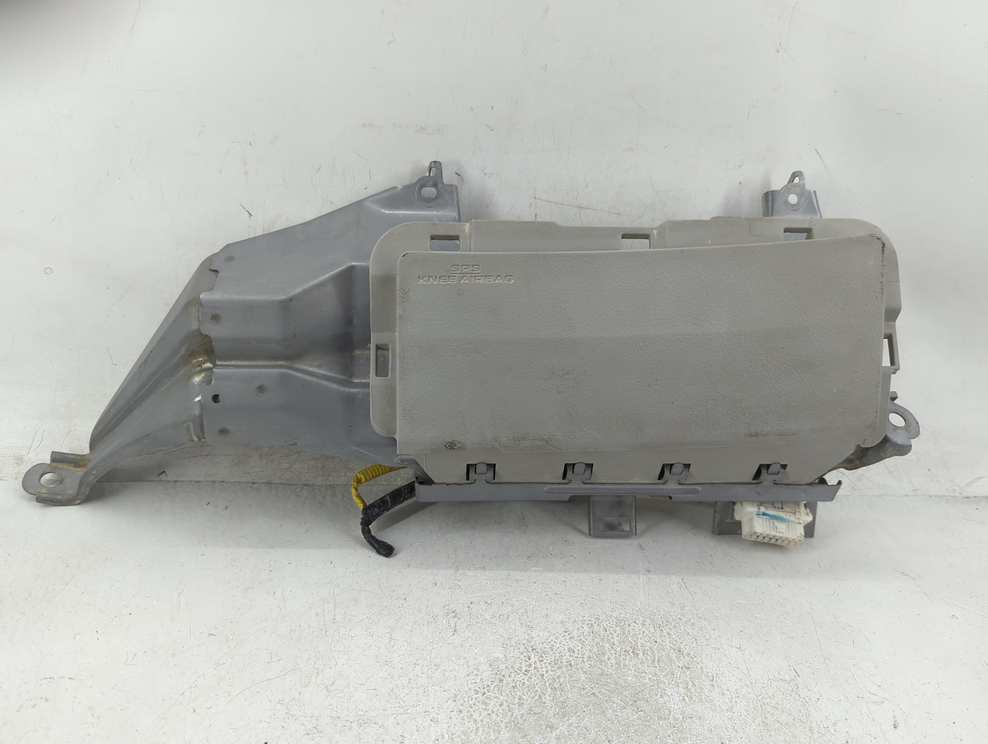 2005-2007 Toyota Avalon Air Bag Driver Left Knee OEM P/N:73997-07010 Fits Fits 2005 2006 2007 OEM Used Auto Parts - Oemuseda