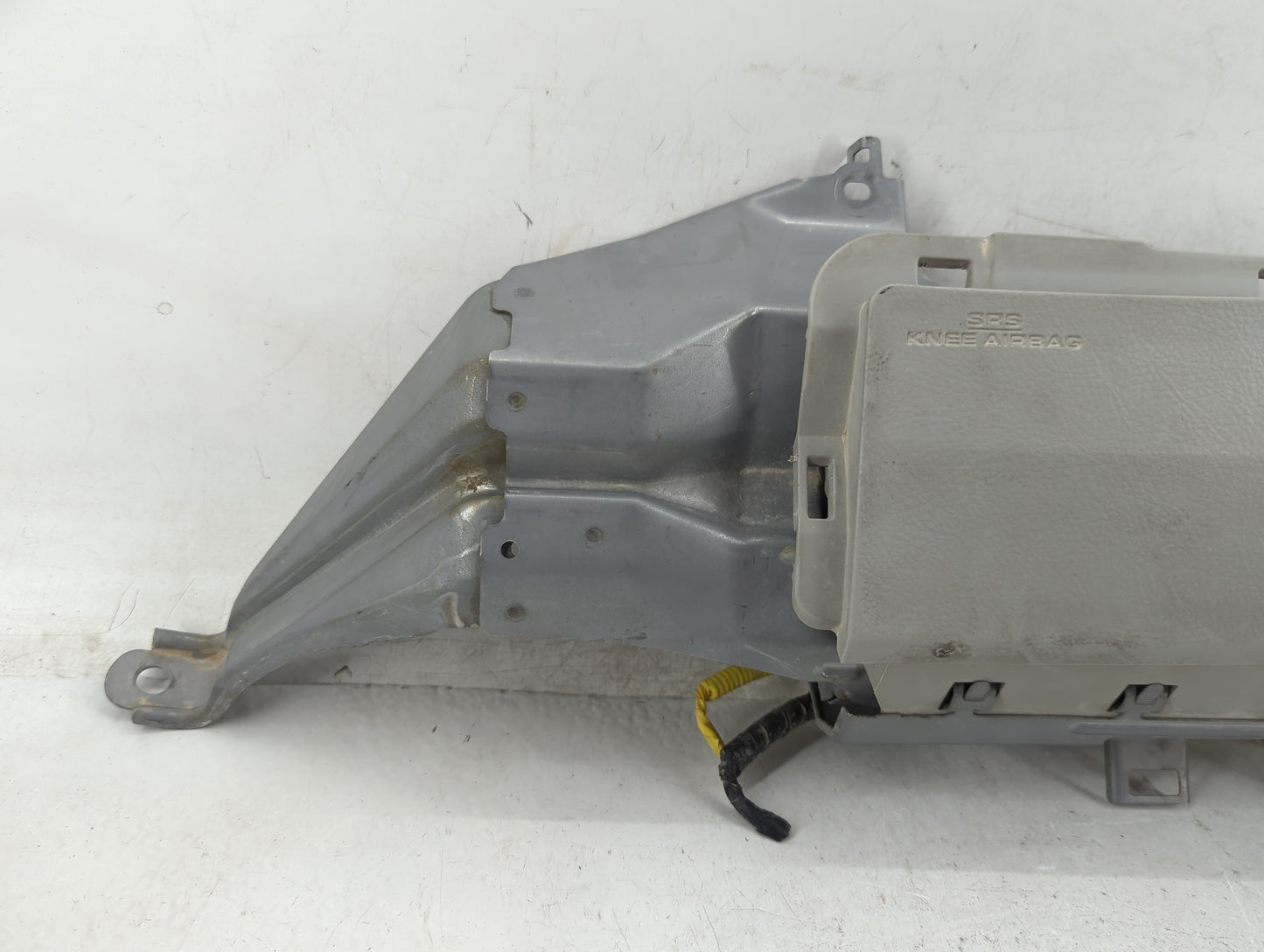 2005-2007 Toyota Avalon Air Bag Driver Left Knee OEM P/N:73997-07010 Fits Fits 2005 2006 2007 OEM Used Auto Parts - Oemuseda