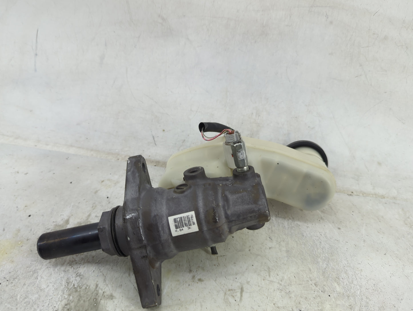 2005-2007 Toyota Avalon Brake Master Cylinder 1490870 - Oemusedautoparts1.com