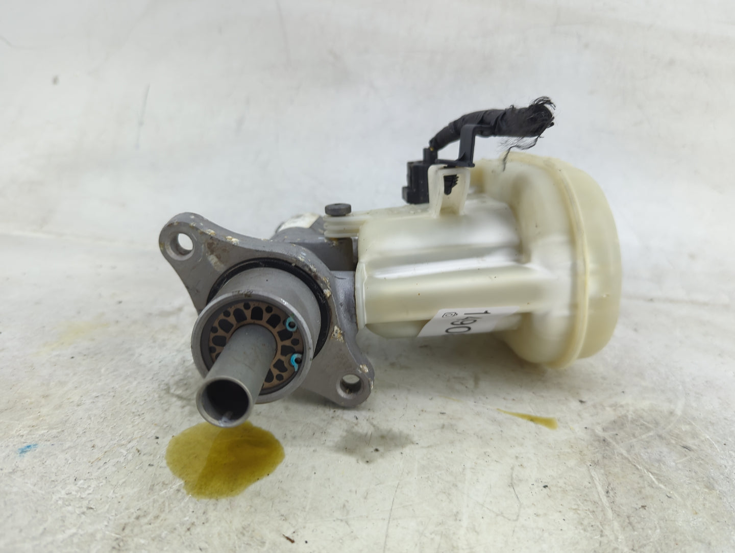 2005-2007 Toyota Avalon Brake Master Cylinder 1490871 - Oemusedautoparts1.com