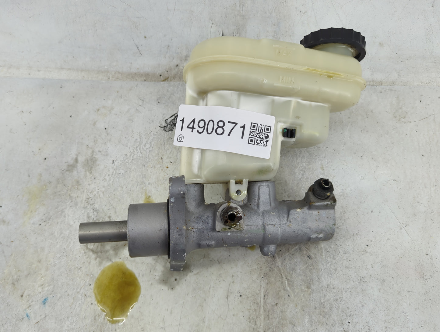 2005-2007 Toyota Avalon Brake Master Cylinder 1490871 - Oemusedautoparts1.com
