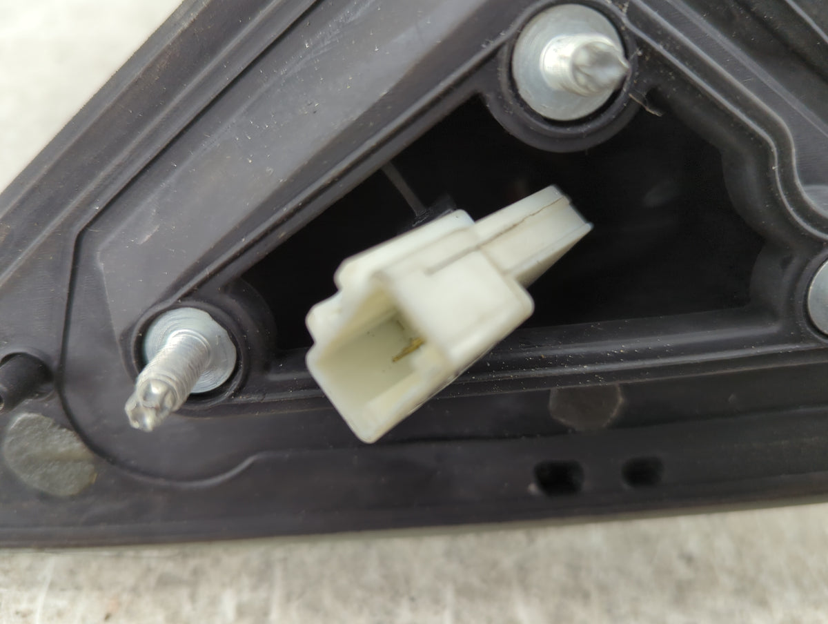 2005-2010 Toyota Avalon Driver Side View Mirror - Left Door Mirror OEM Used - Oemusedautoparts1.com