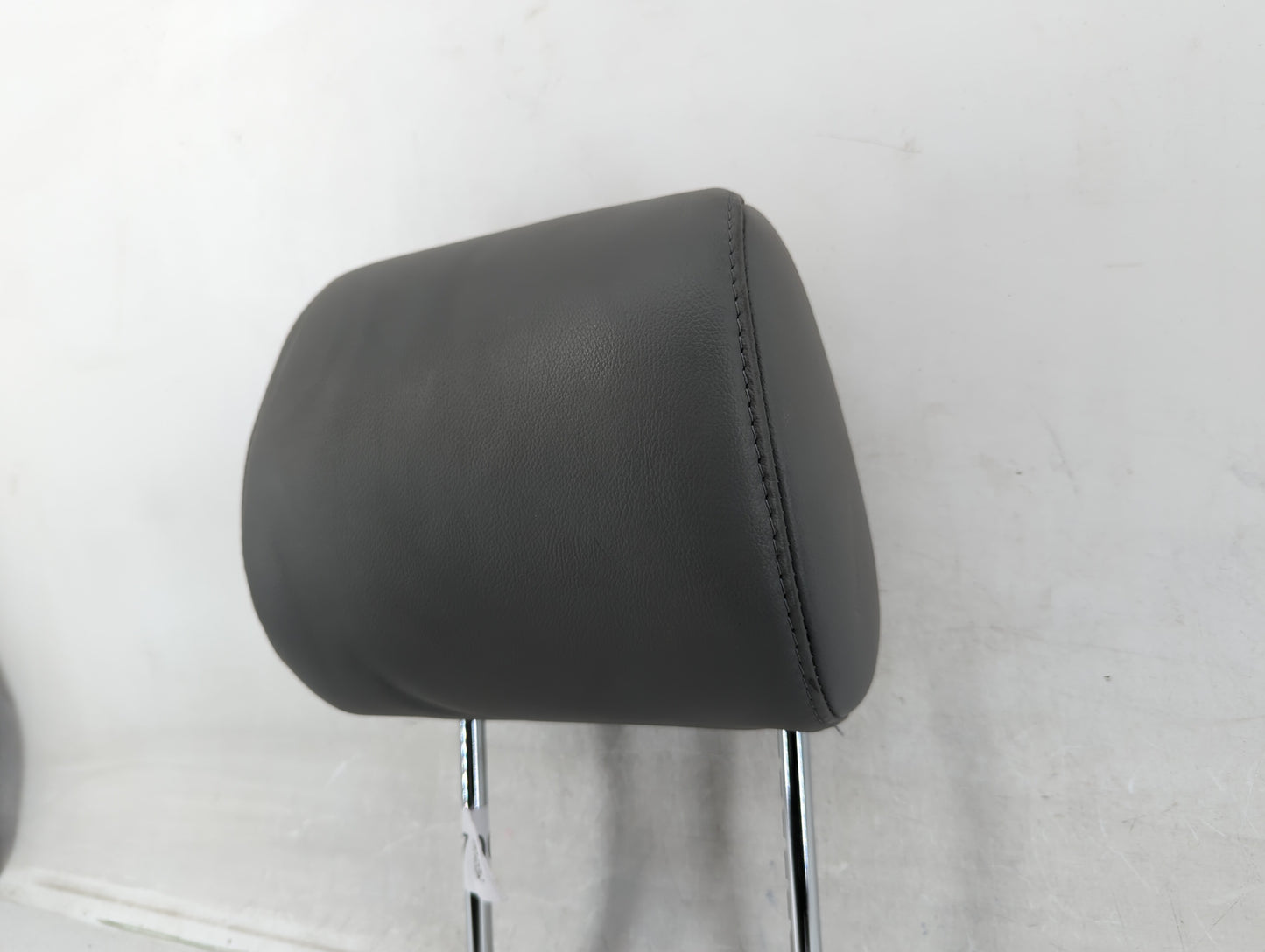 2005-2007 Toyota Avalon Headrest Head Rest Rear Seat Fits Fits 2005 2006 2007 OEM Used Auto Parts - Oemusedautoparts1.com