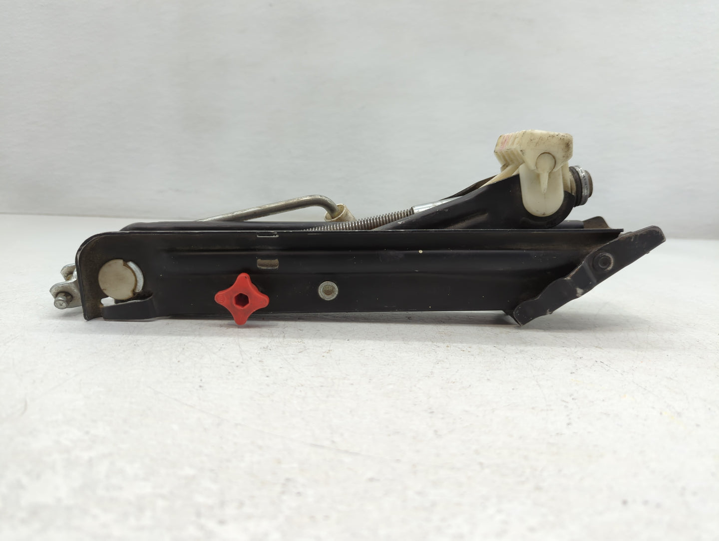 2007 Toyota Avalon Spare Scissor Car Jack - Oemusedautoparts1.com