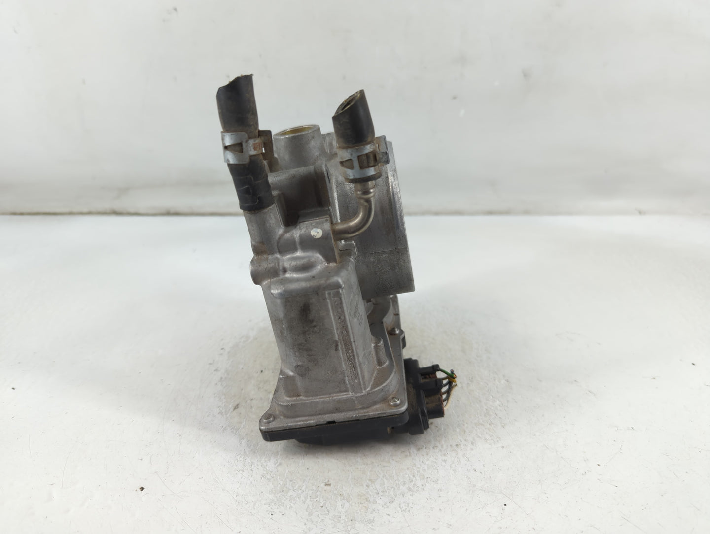 2005-2018 Toyota Avalon Throttle Body P/N:22030-0P050 Fits OEM Used Auto Parts - Oemusedautoparts1.com