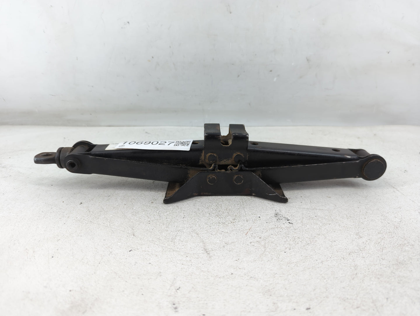2007 Toyota Camry Spare Scissor Car Jack 1069027 - Oemusedautoparts1.com