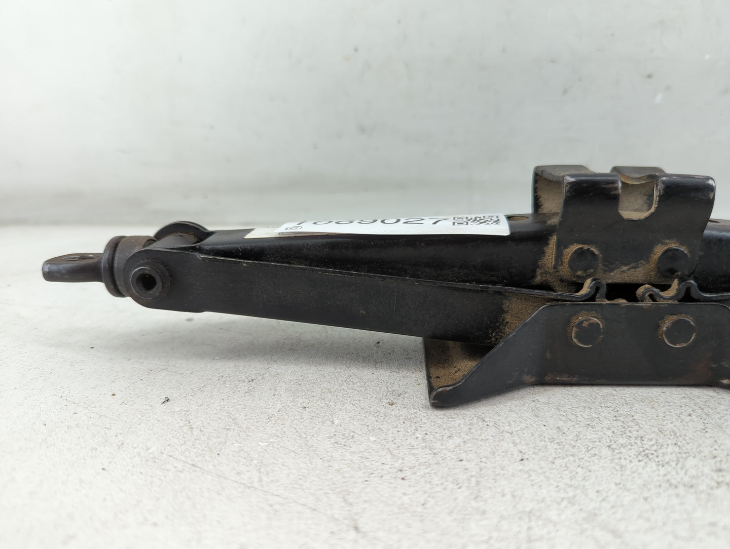 2007 Toyota Camry Spare Scissor Car Jack 1069027 - Oemusedautoparts1.com