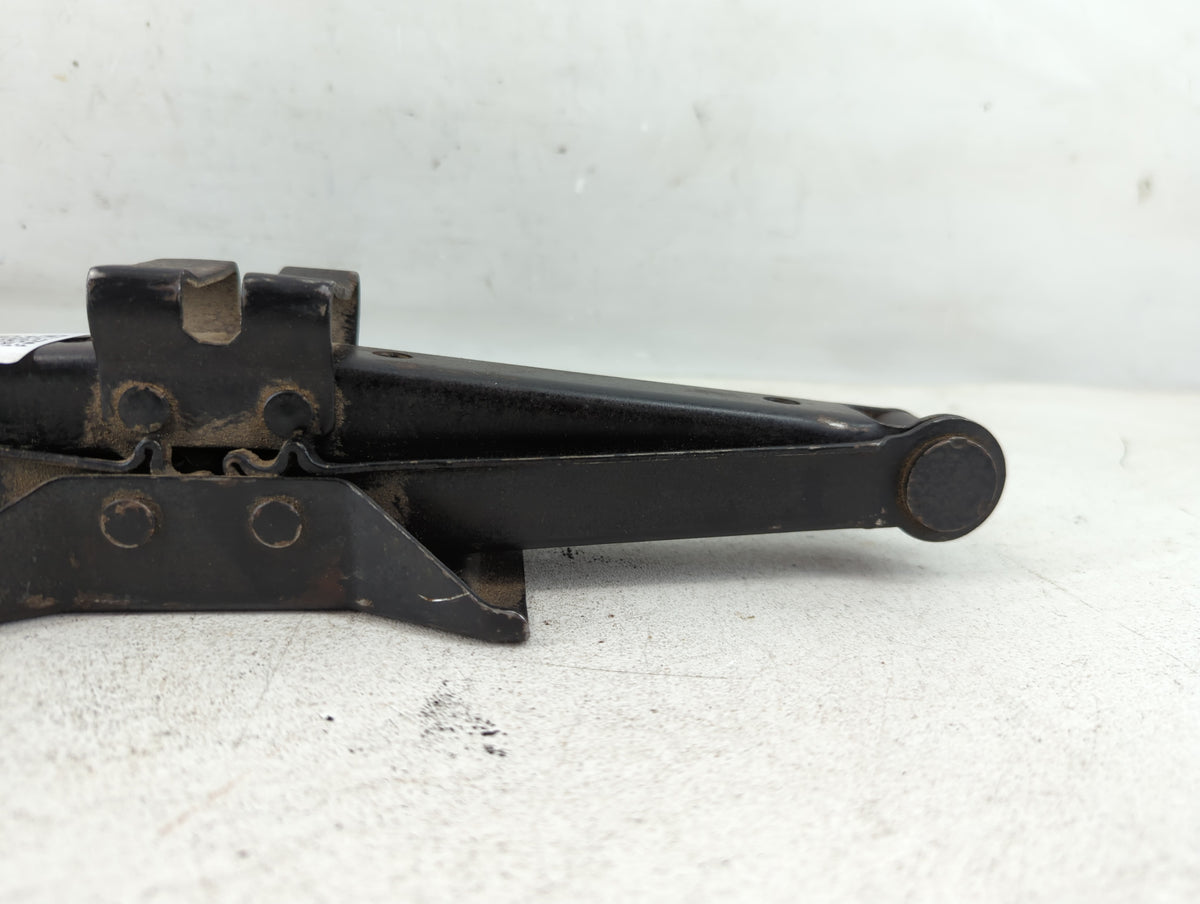 2007 Toyota Camry Spare Scissor Car Jack 1069027 - Oemusedautoparts1.com