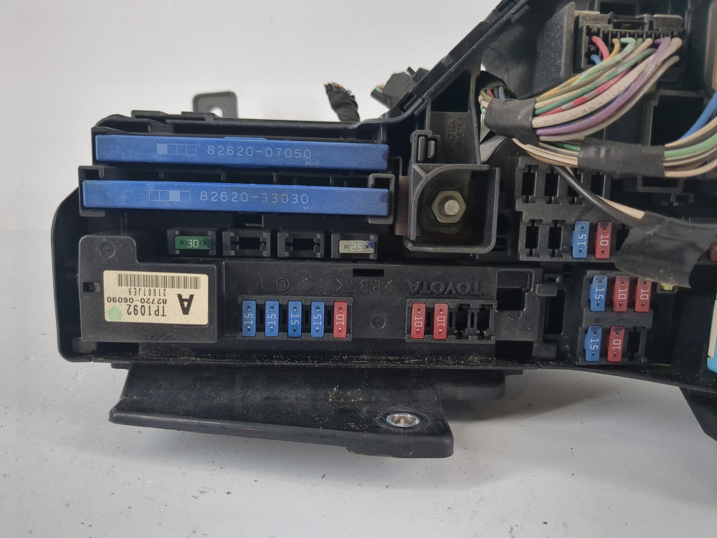 2007-2009 Toyota Camry Fusebox Fuse Box Panel Relay Module P/N:82720-06090 Fits Fits 2007 2008 2009 OEM Used Auto Parts - Oe