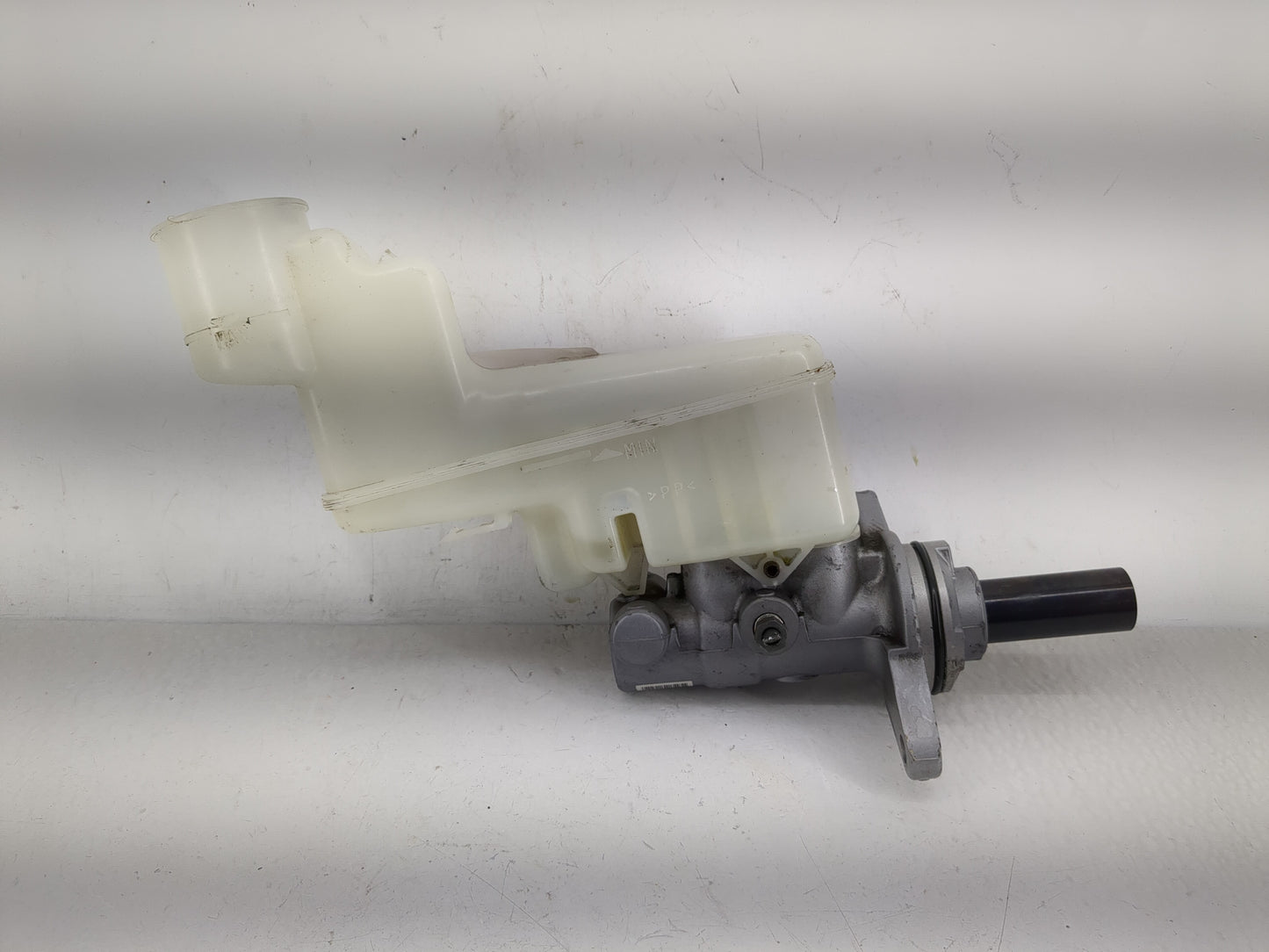2007-2011 Toyota Camry Brake Master Cylinder - Oemusedautoparts1.com