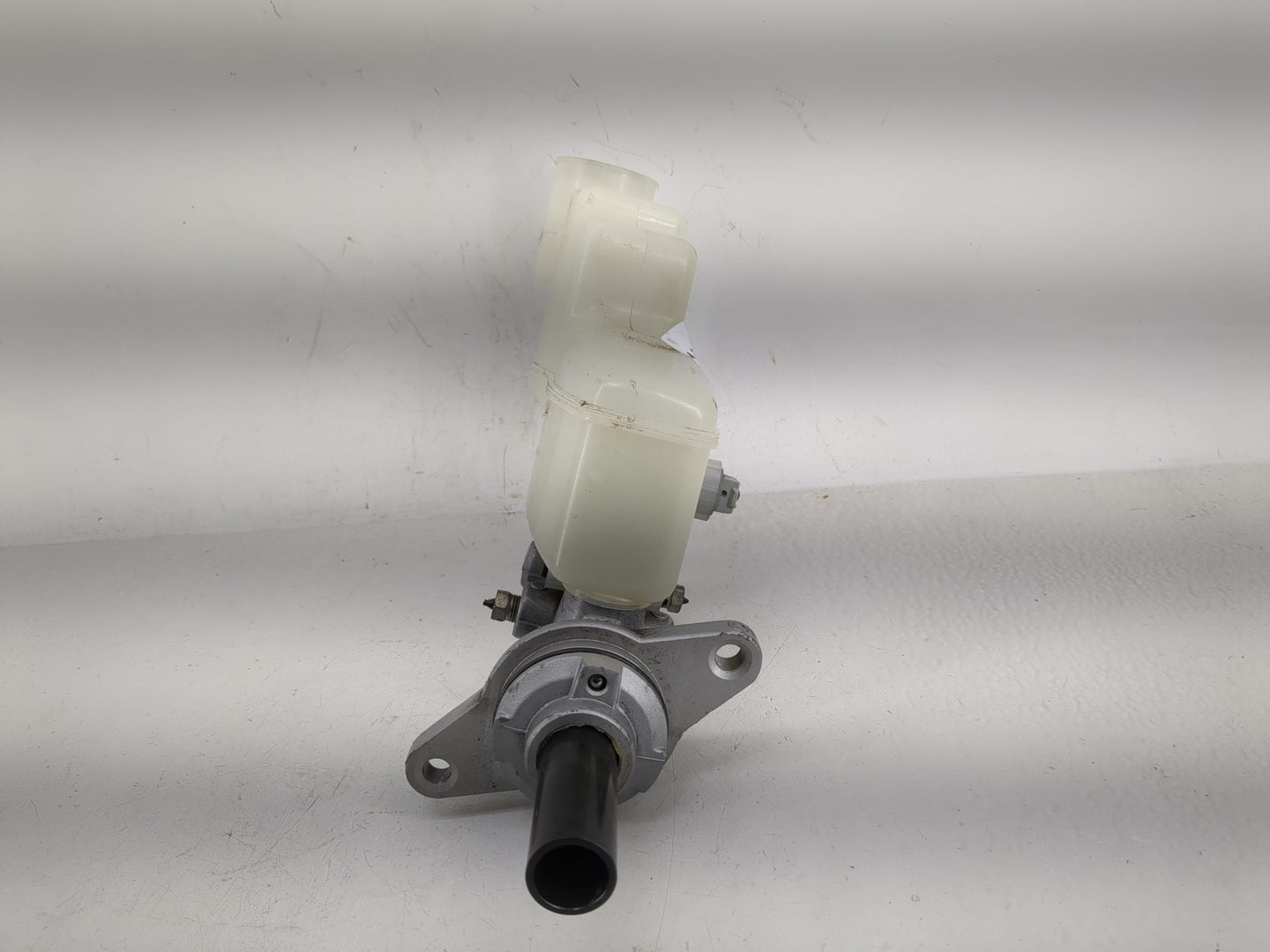 2007-2011 Toyota Camry Brake Master Cylinder - Oemusedautoparts1.com