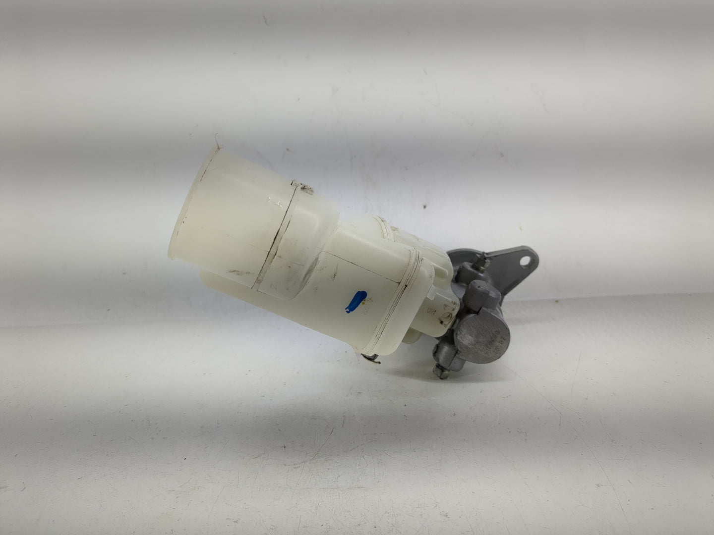 2007-2011 Toyota Camry Brake Master Cylinder - Oemusedautoparts1.com