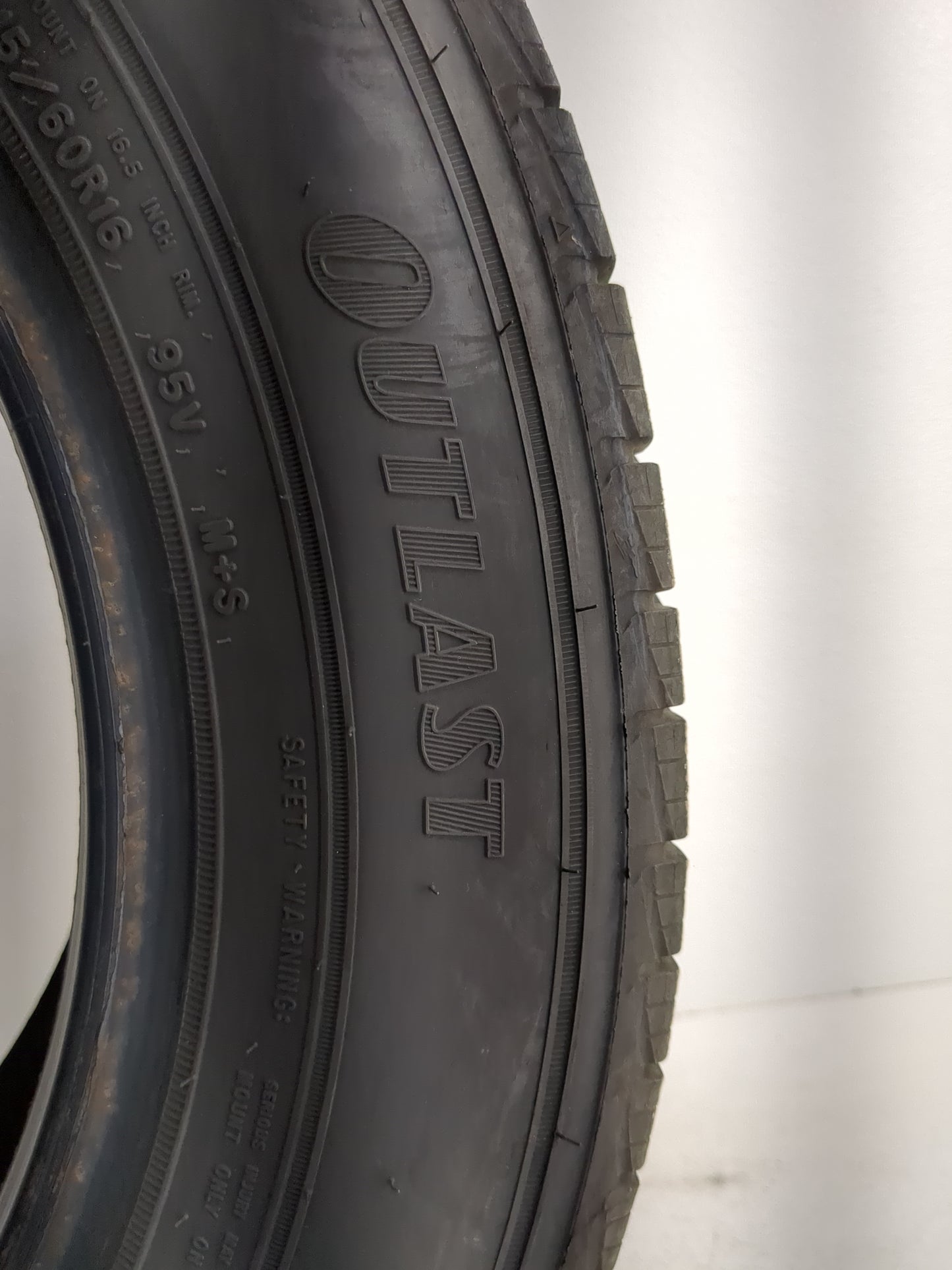 Used Tire 215/60R16 GOODYEAR ASSURANCE OUTLAST 95V - Tread Depth 8/32 - Oemusedautoparts1.com