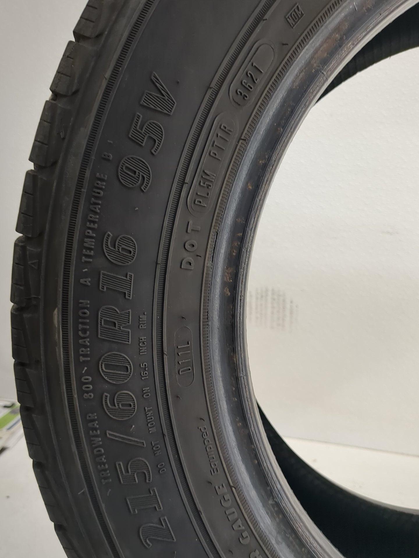 Used Tire 215/60R16 GOODYEAR ASSURANCE OUTLAST 95V - Tread Depth 8/32 - Oemusedautoparts1.com