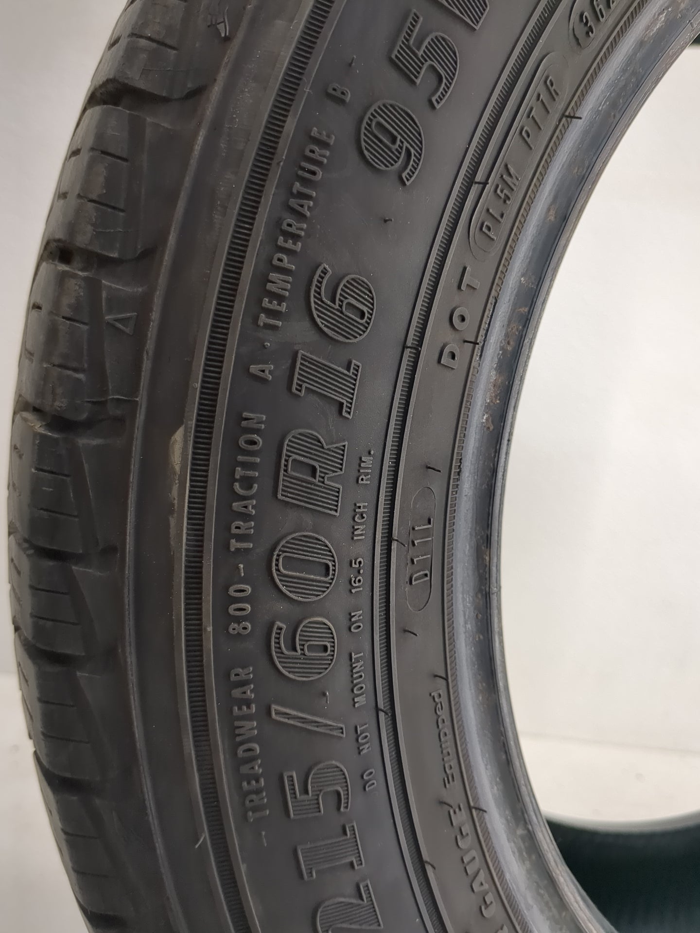 Used Tire 215/60R16 GOODYEAR ASSURANCE OUTLAST 95V - Tread Depth 8/32 - Oemusedautoparts1.com
