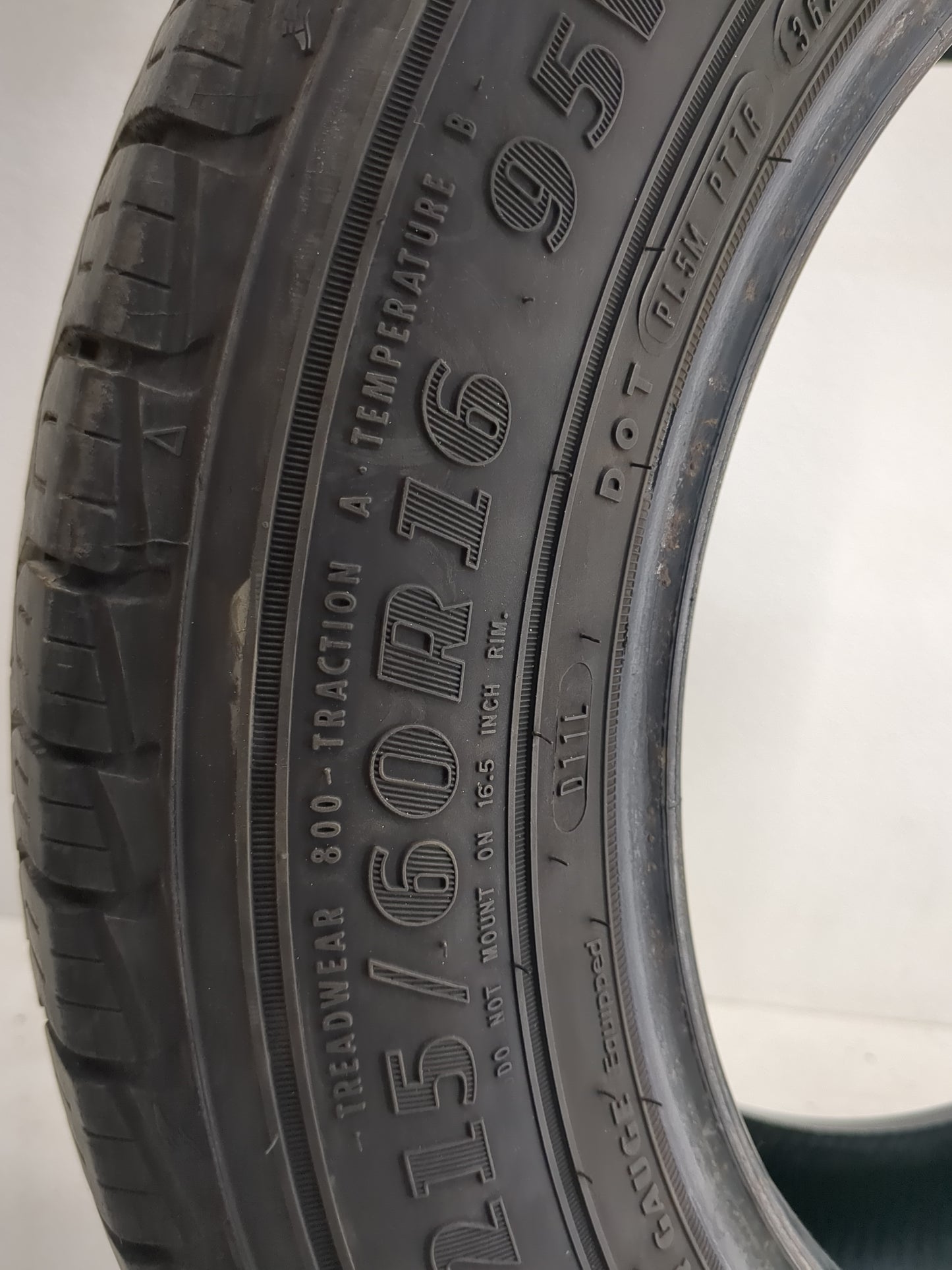 Used Tire 215/60R16 GOODYEAR ASSURANCE OUTLAST 95V - Tread Depth 8/32 - Oemusedautoparts1.com